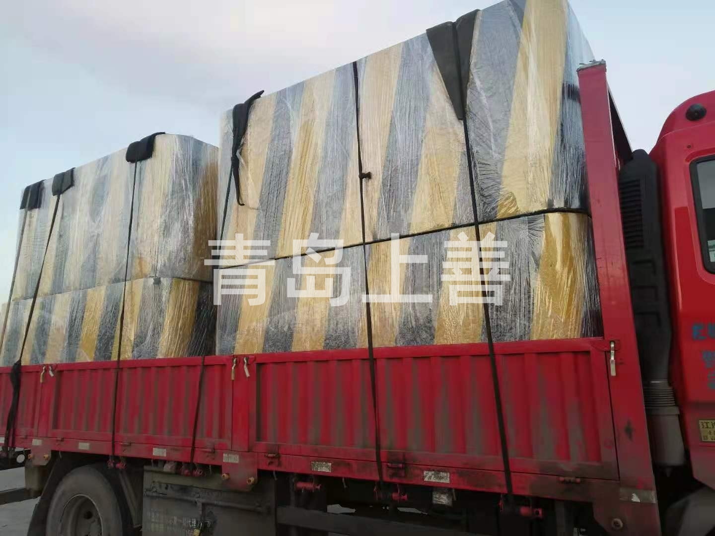 黑黄强警示公路防撞桶｜钢覆复合材料耐冲击防撞设施