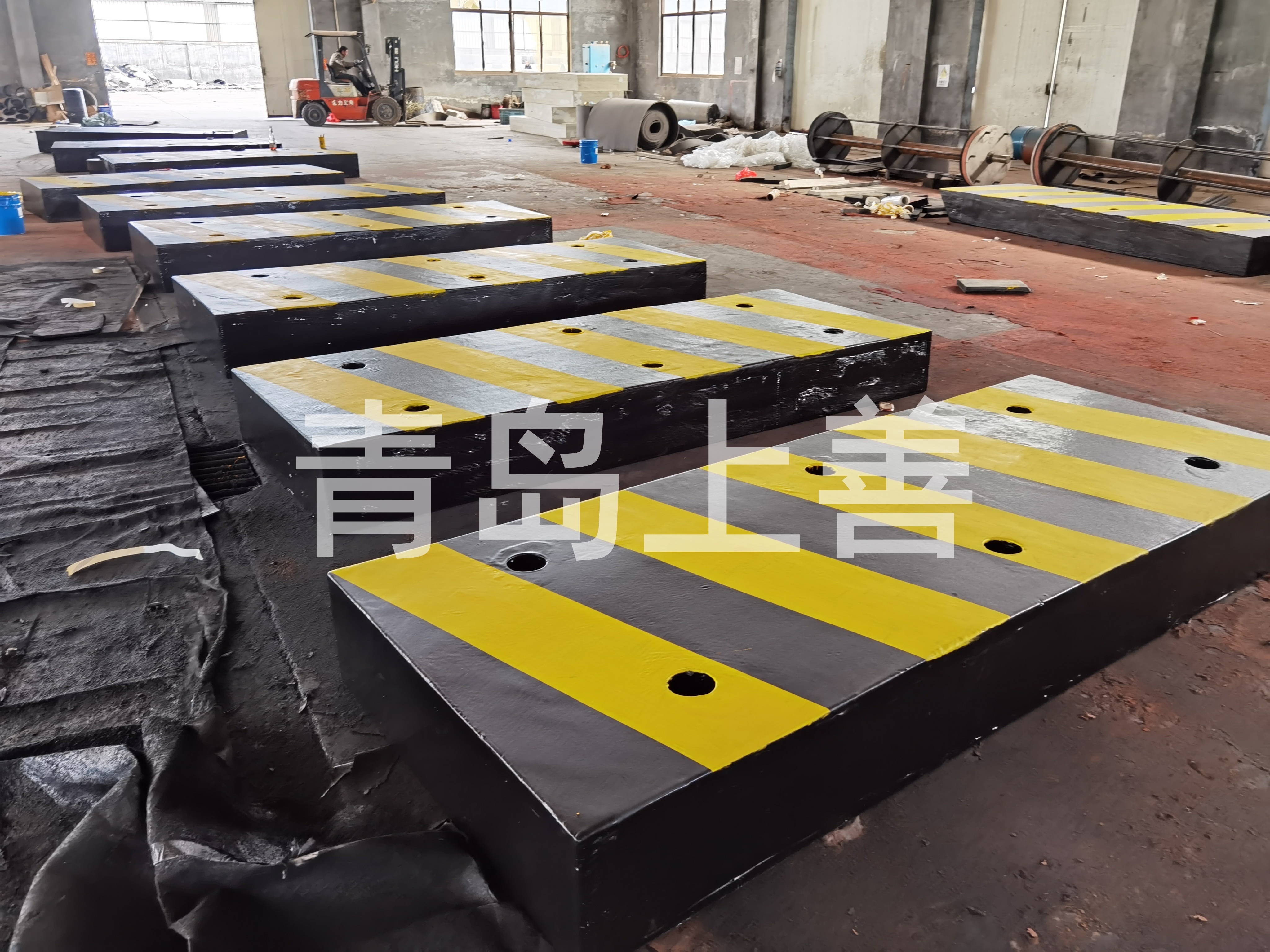 钢覆复合材料公路防撞设施：守护道路安全的新型黑科技